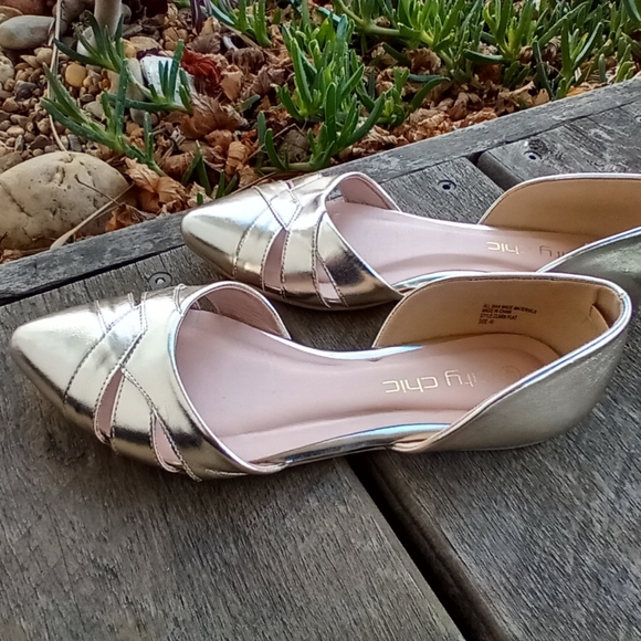 City Chic flat shoes. Gold. Size 40. - Picture 4 of 4